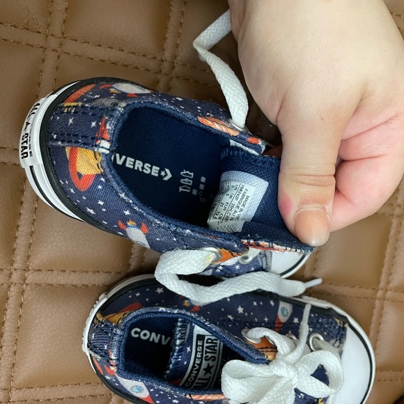 Toddler Space All Star Converse size 5 - Picture 3 of 5